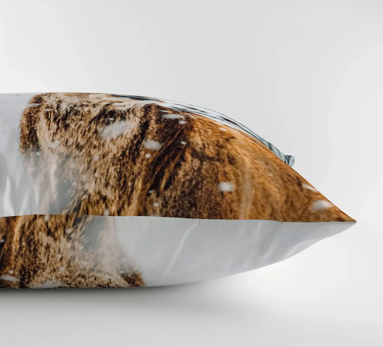 Maestoso design invernale del cervo cuscino da Whole©