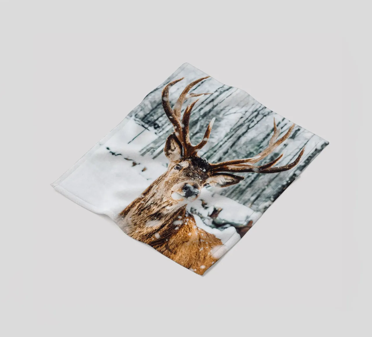 Maestoso design invernale del cervo coperta in pile da Whole©