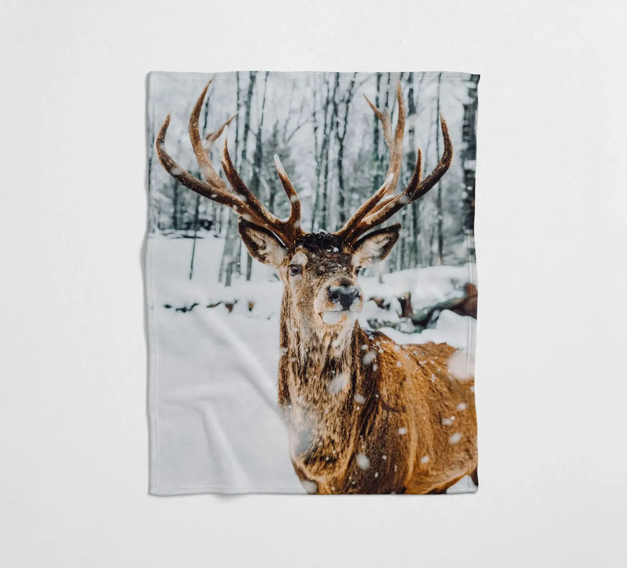 Maestoso design invernale del cervo coperta in pile da Whole©