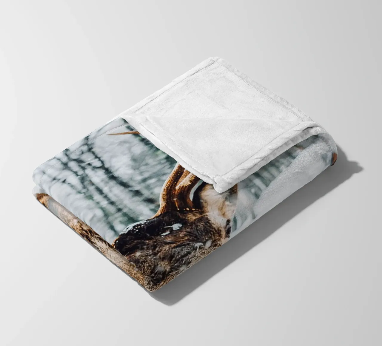 Maestoso design invernale del cervo coperta in pile da Whole©