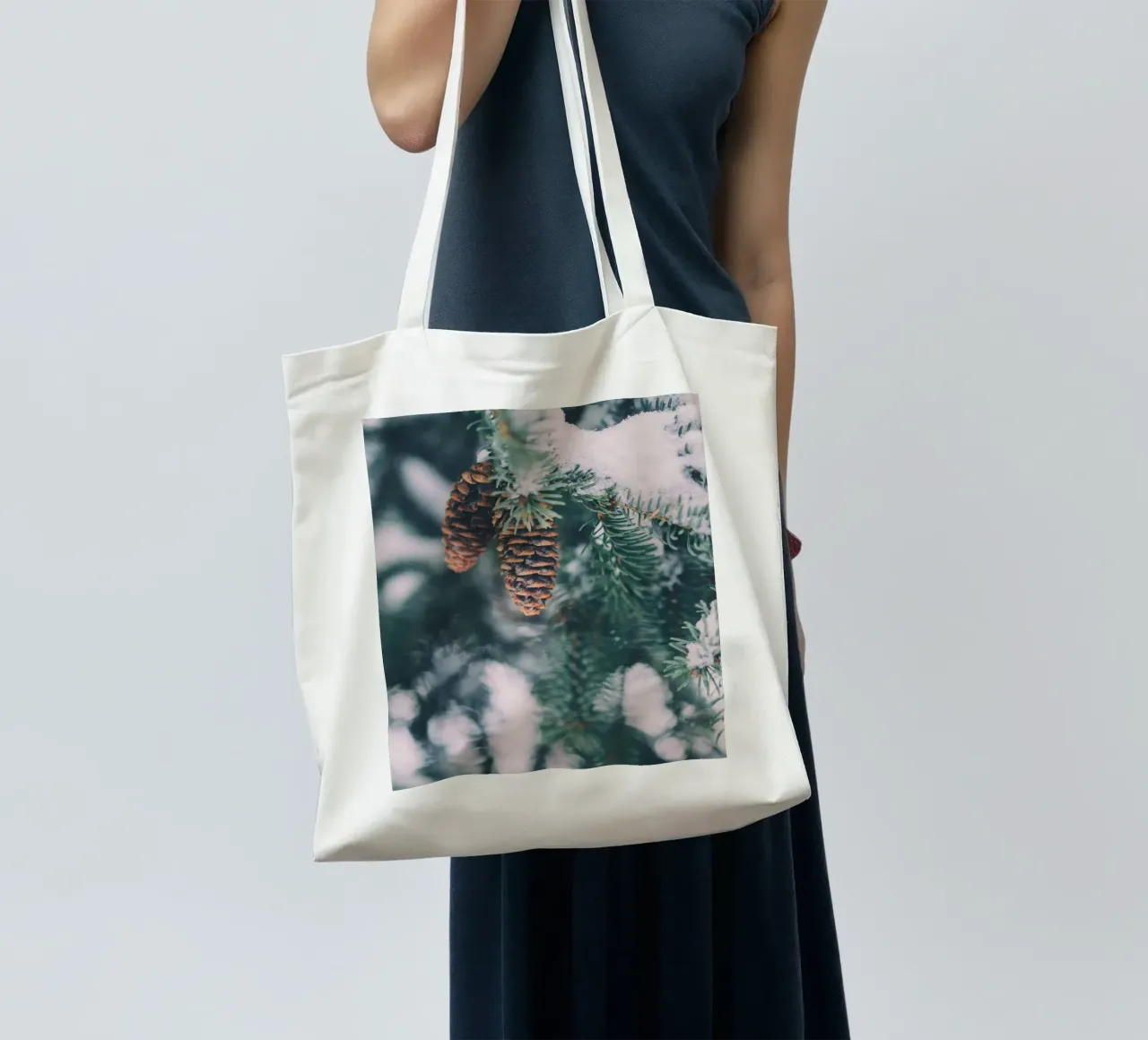 Coni di pino in inverno design natura borsa in juta da Whole©