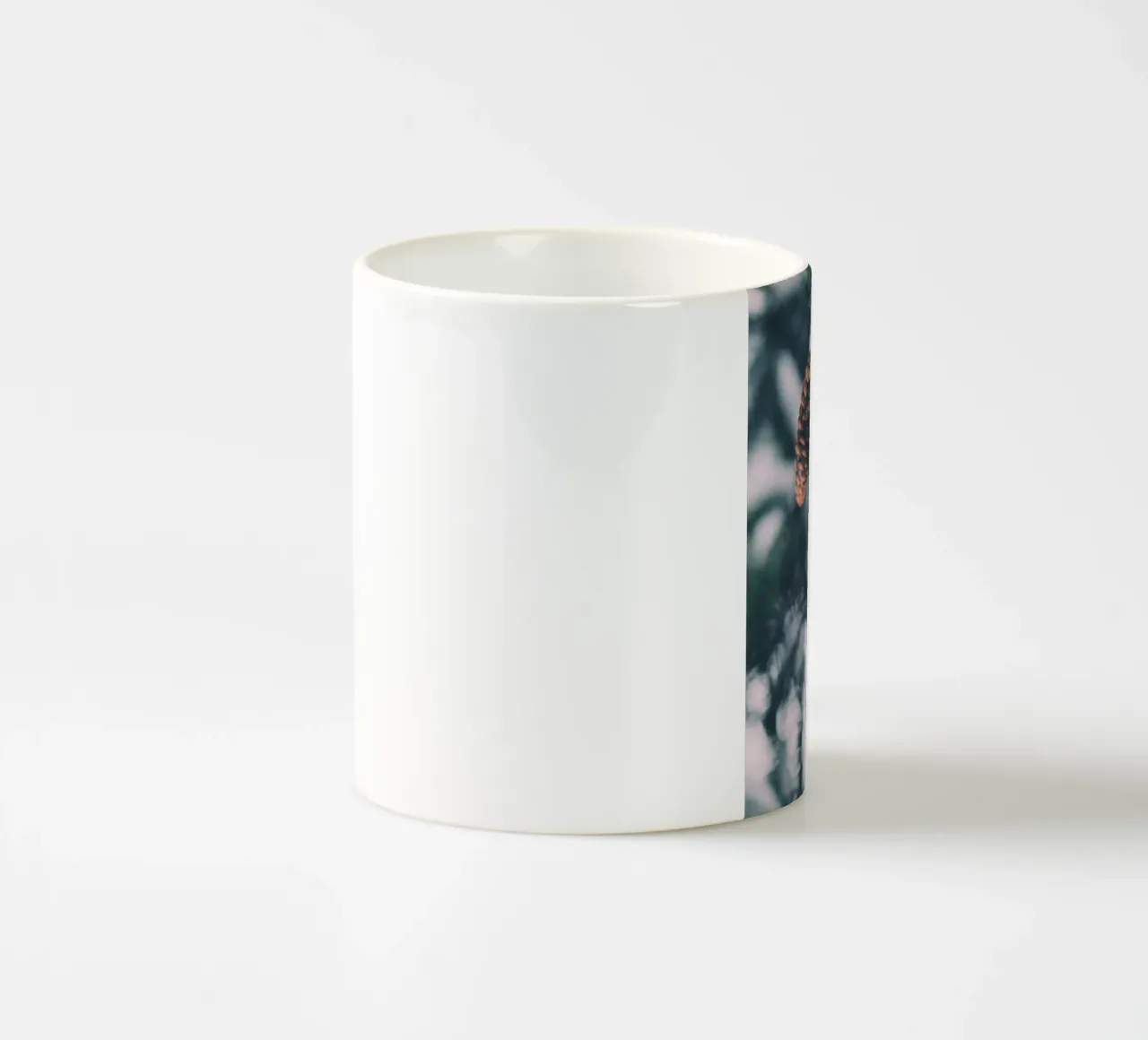 Coni di pino in inverno design natura tazza in ceramica da Whole©