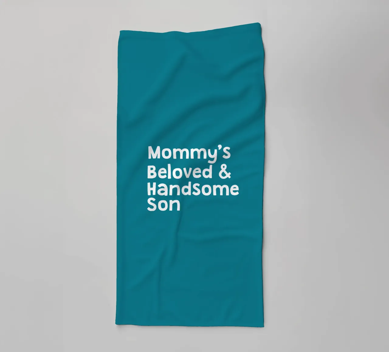 Mommy's beloved and handsome son asciugamano da bagno da happieeagle