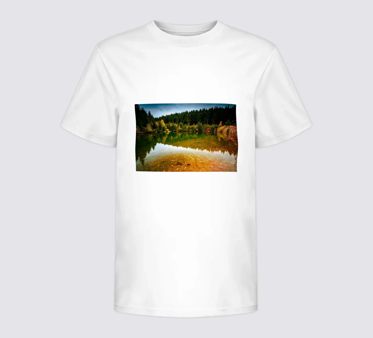 Kleiner See in Oberwiesenthal im Herbst t-shirt bambini da Marcus Beckert | Fotografie