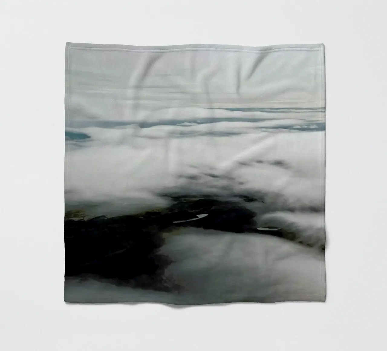 Through The Clouds coperta in pile da Nur Mut