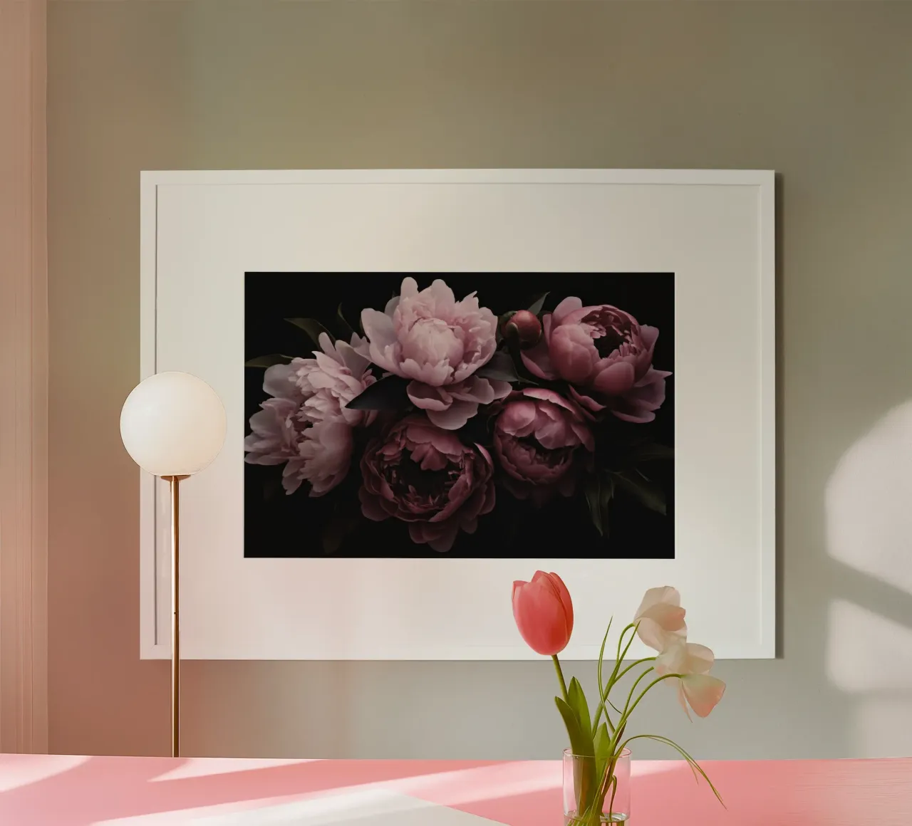 Fiori Peonie Opulenti Rosa Pastello Romantico Moody poster con telaio in plastica da Andrea Haase Floral Passion