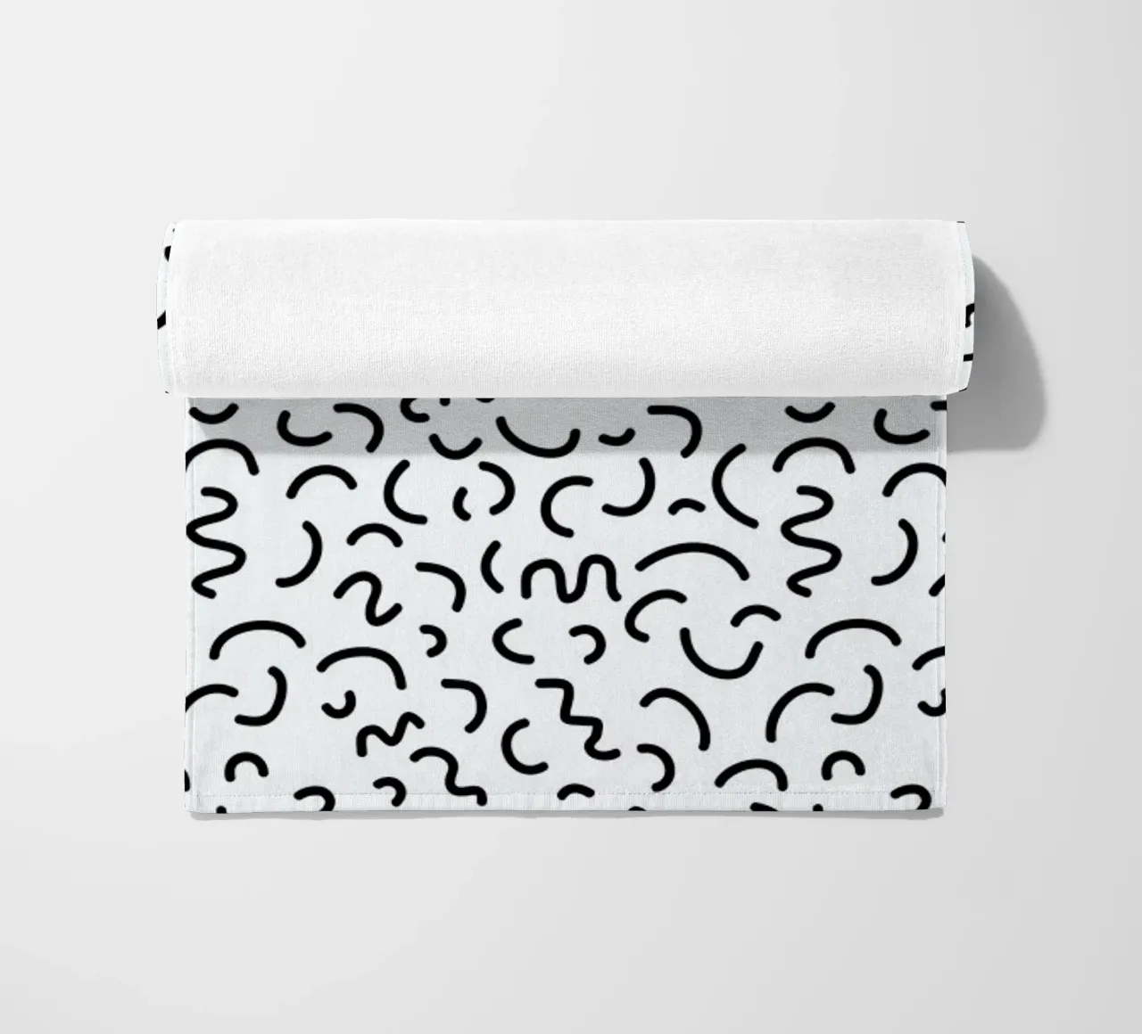 Memphis Squiggle telo mare da Charlotte Winter