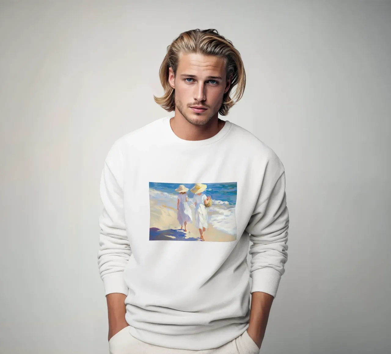 Donne che camminano su una spiaggia illuminata dal sole felpa da Melloi Art Print