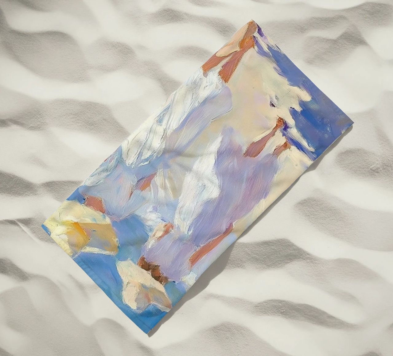Donne che camminano su una spiaggia illuminata dal sole telo mare da Melloi Art Print