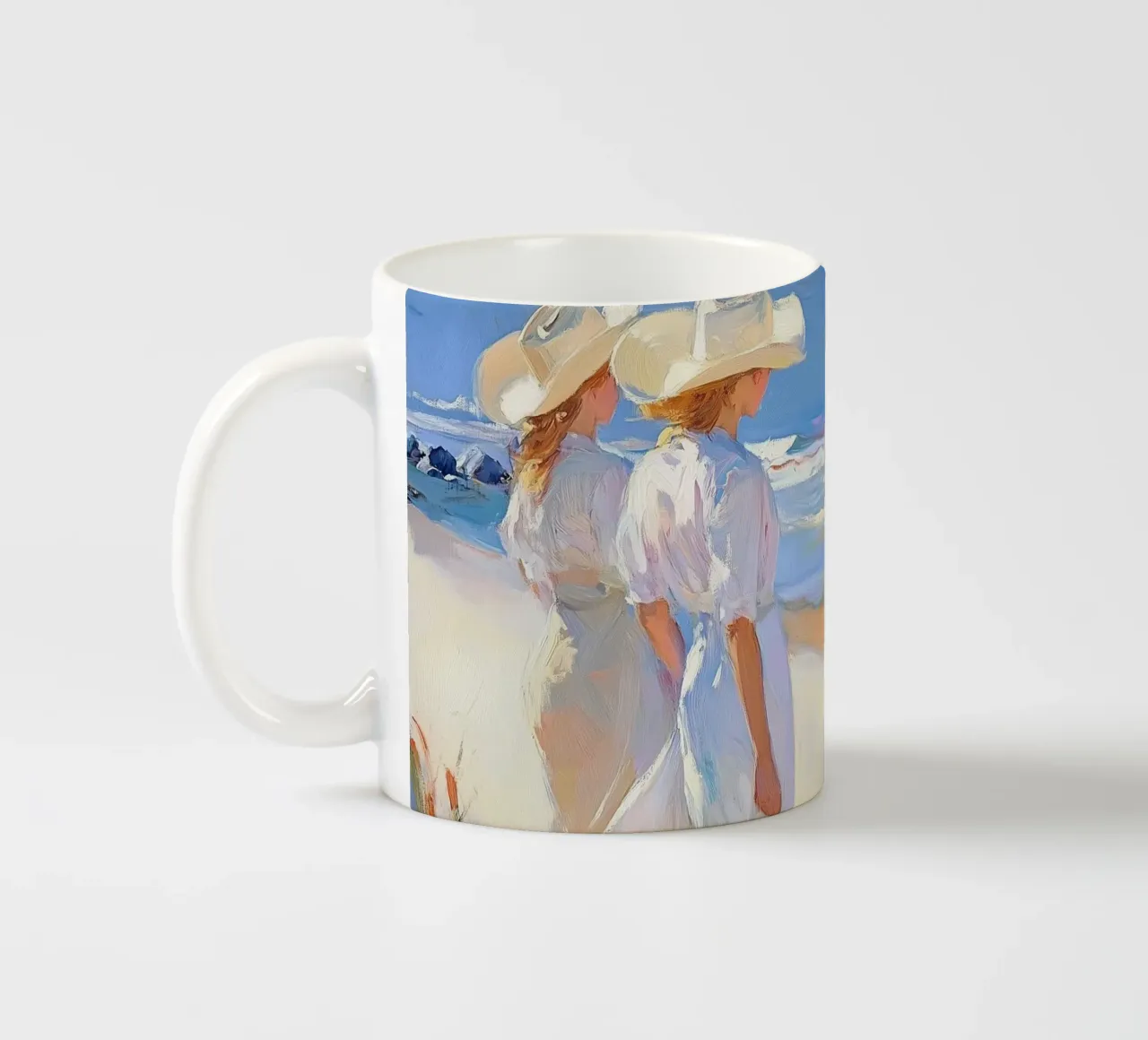 Donne con cappelli da sole a passeggio sulla spiaggia tazza in ceramica da Melloi Art Print