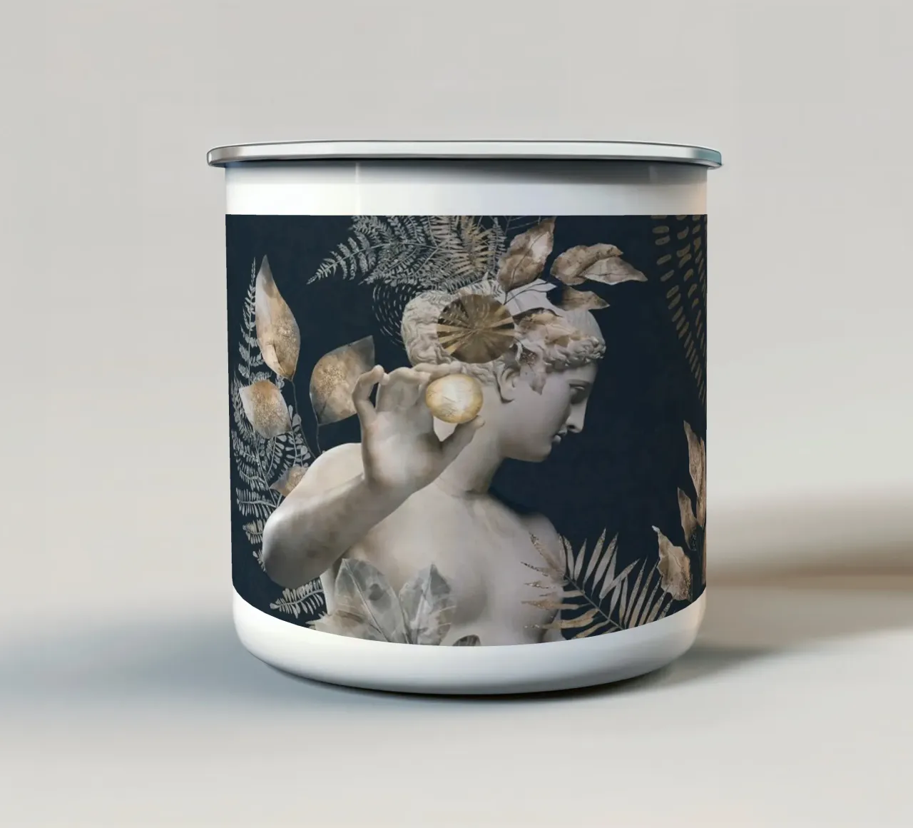 Sovranità aggraziata - Omaggio al potere femminile tazza in smalto da Andrea Haase Vintage World