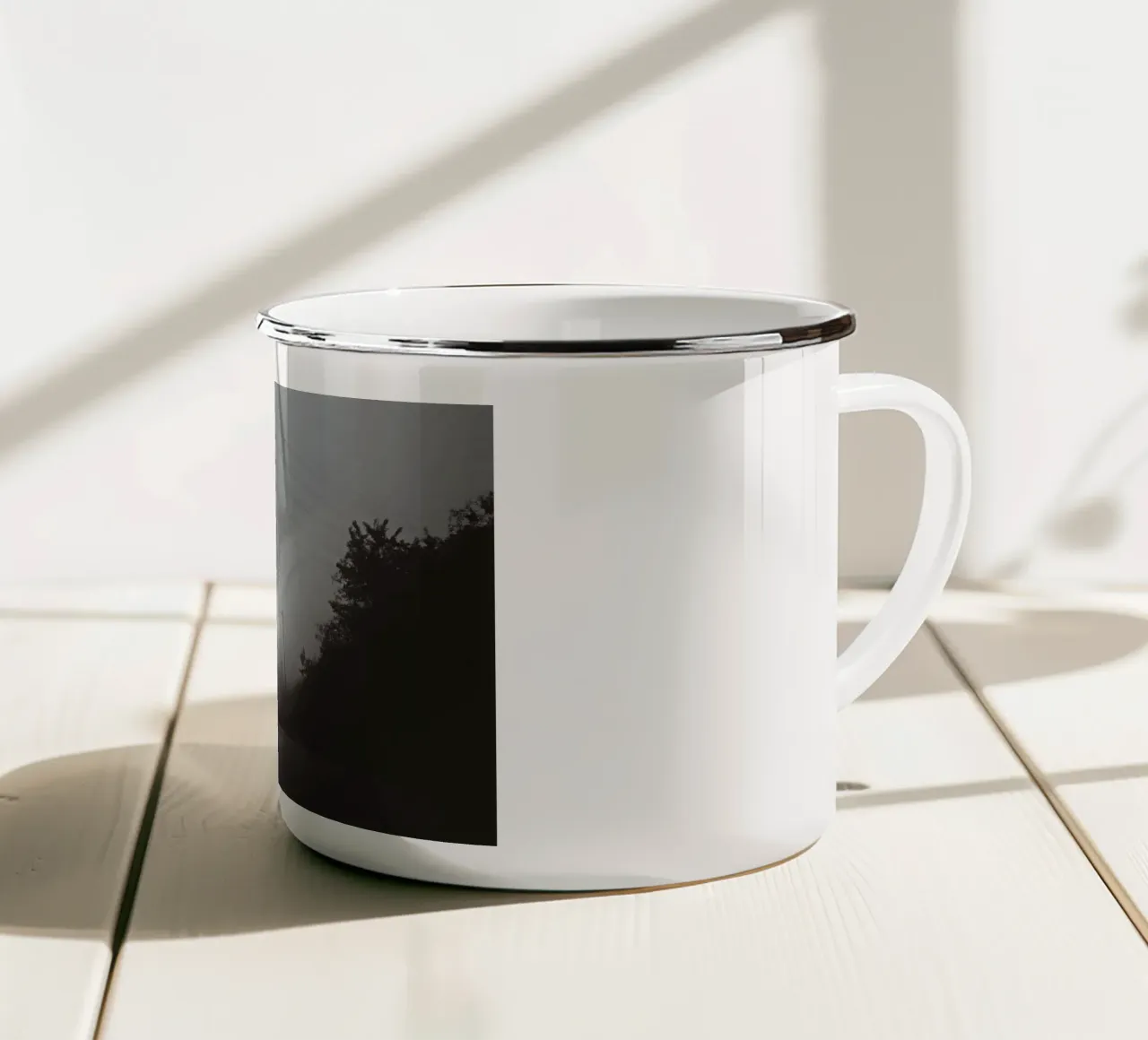 Nebbia elettrica tazza in smalto da Black & White