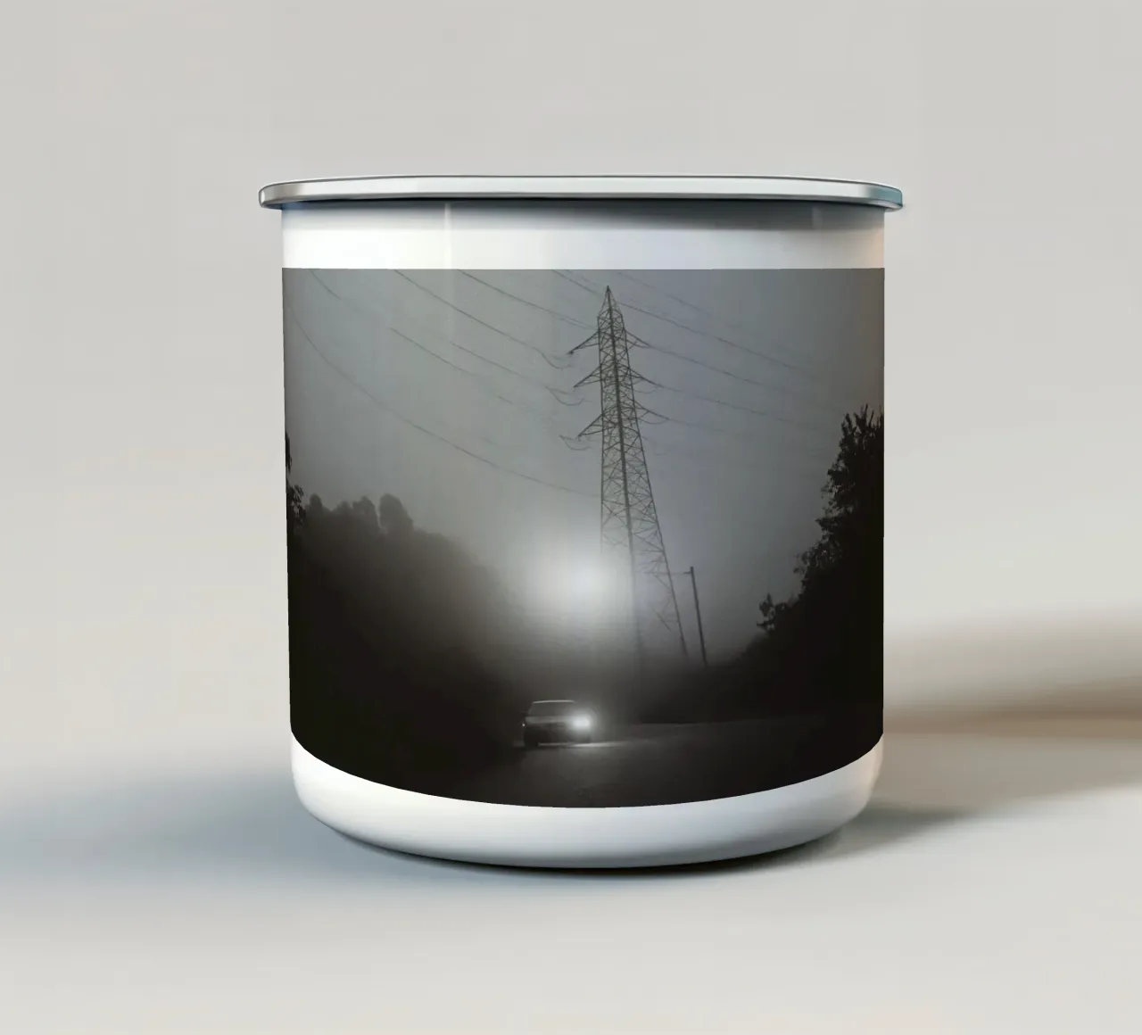 Nebbia elettrica tazza in smalto da Black & White