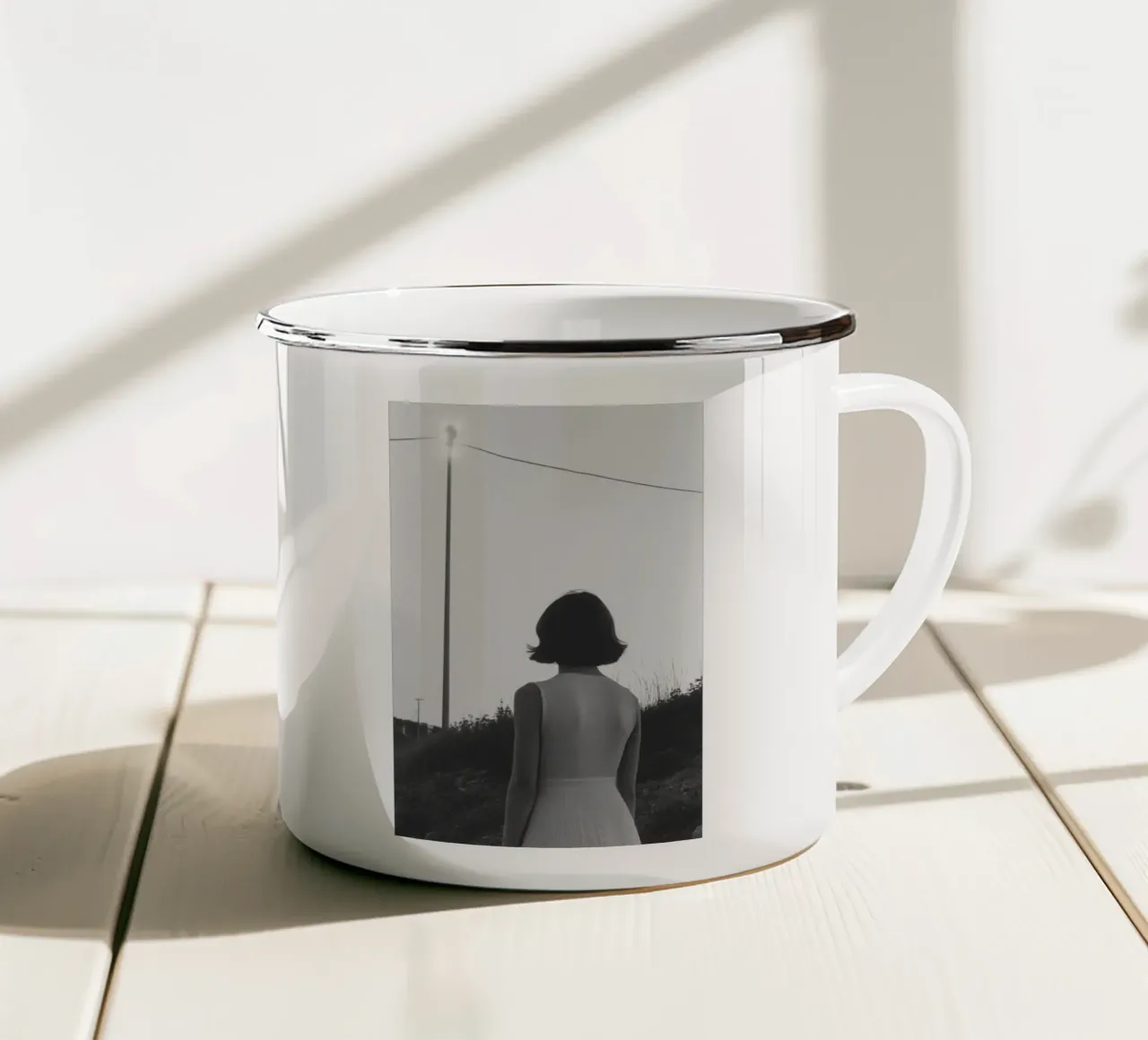 Notturno di contemplazione tazza in smalto da Black & White