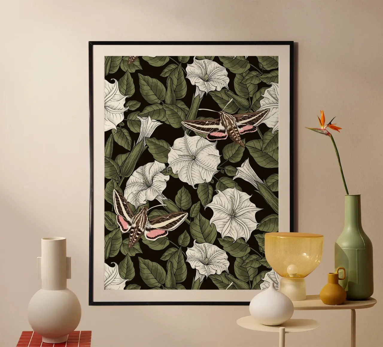 Fiori di luna e falene sfingi in verde e bianco poster con telaio in plastica da Painted Nature