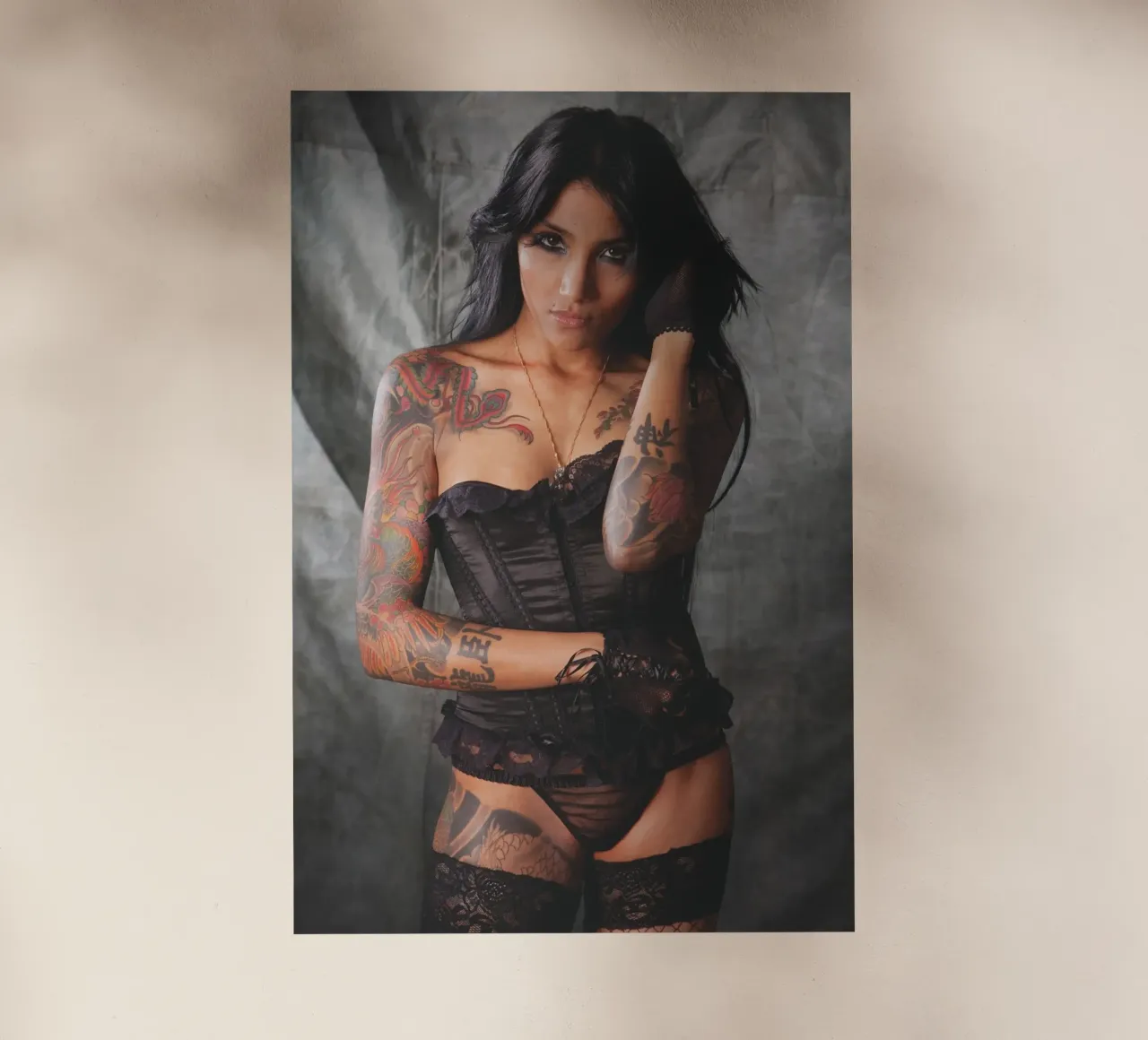 Tatuaggi in lingerie pellicola backlit da Dave Hare Photography