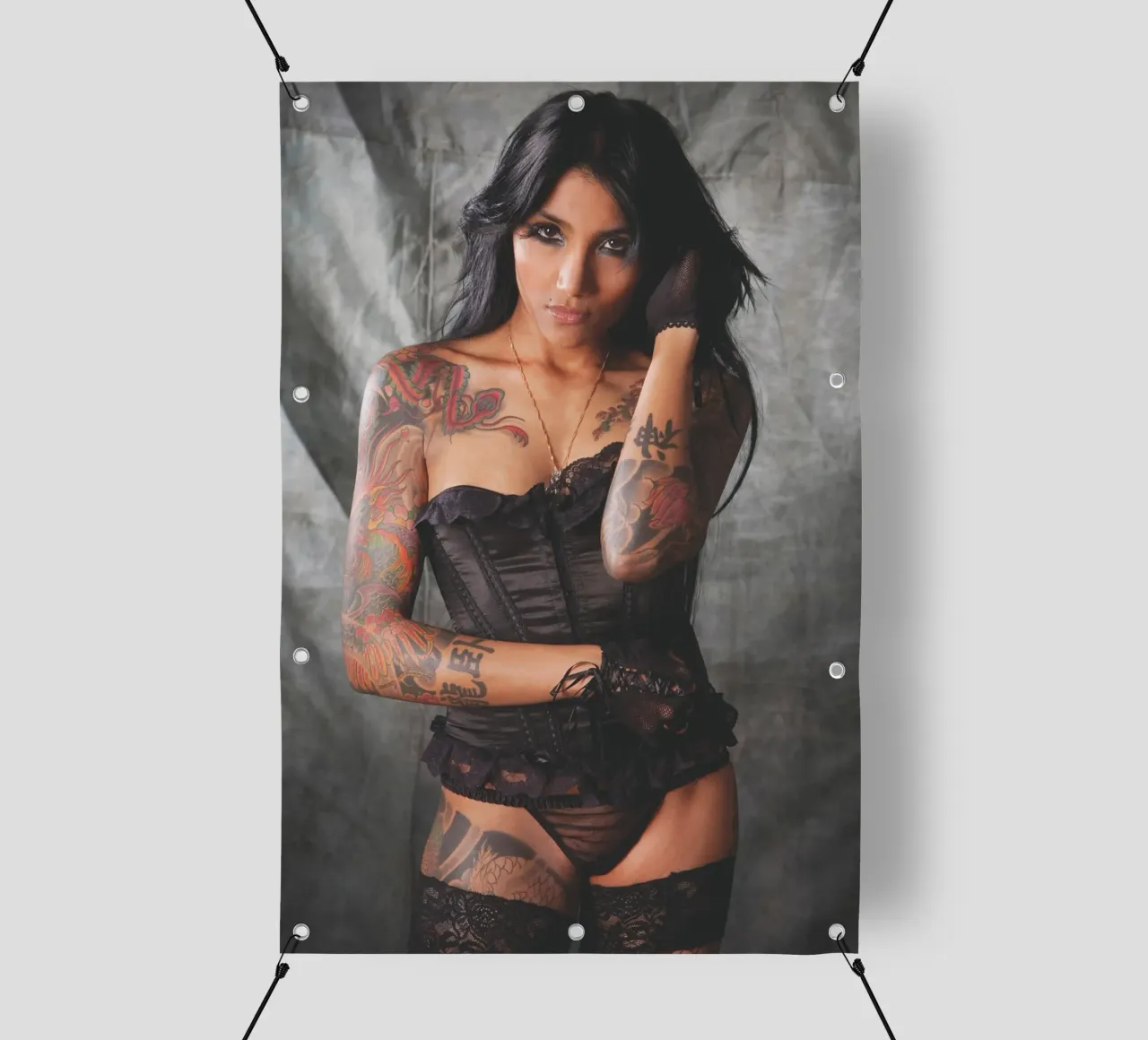 Tatuaggi in lingerie telo in pvc da Dave Hare Photography