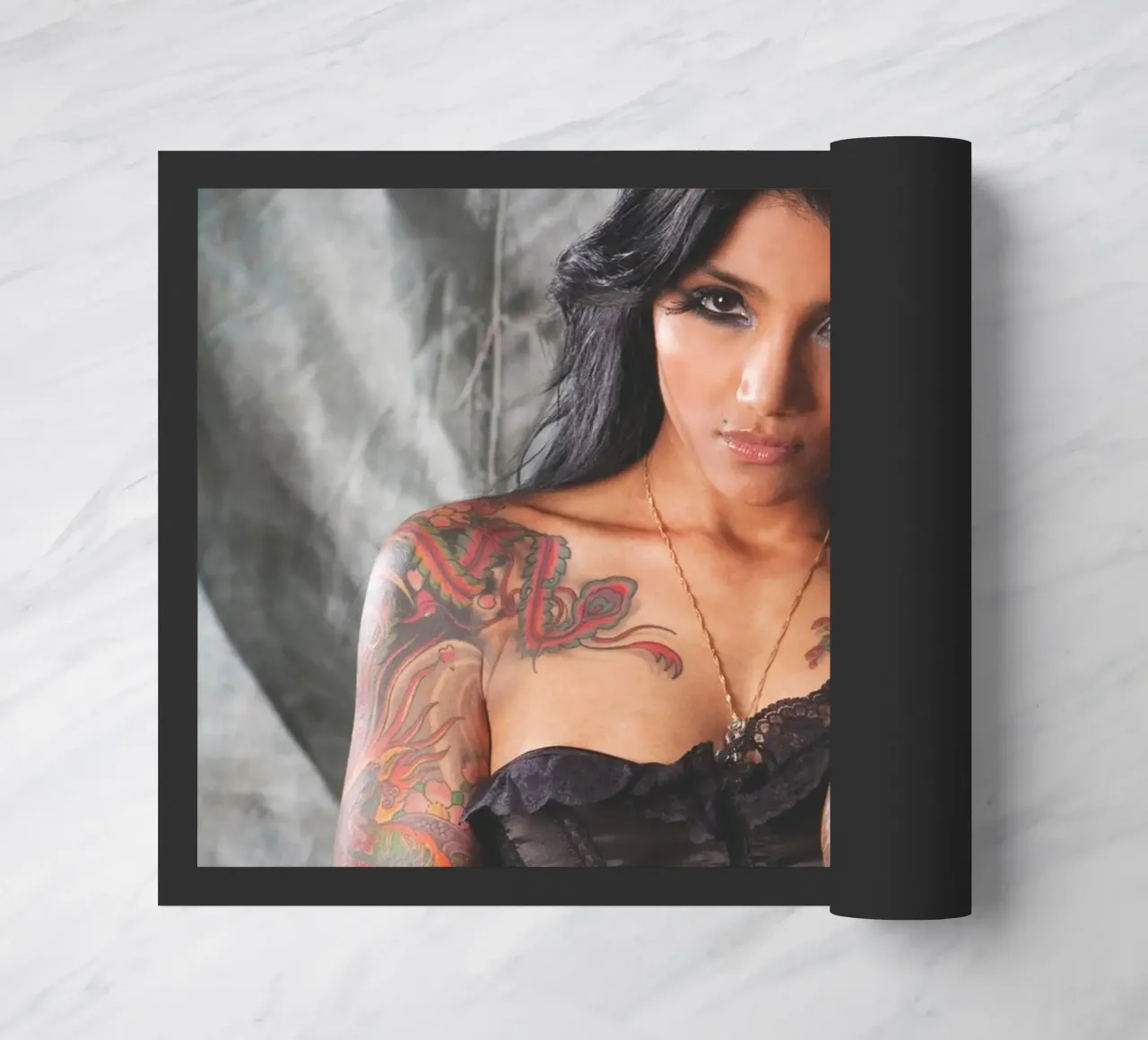 Tatuaggi in lingerie zerbino da Dave Hare Photography