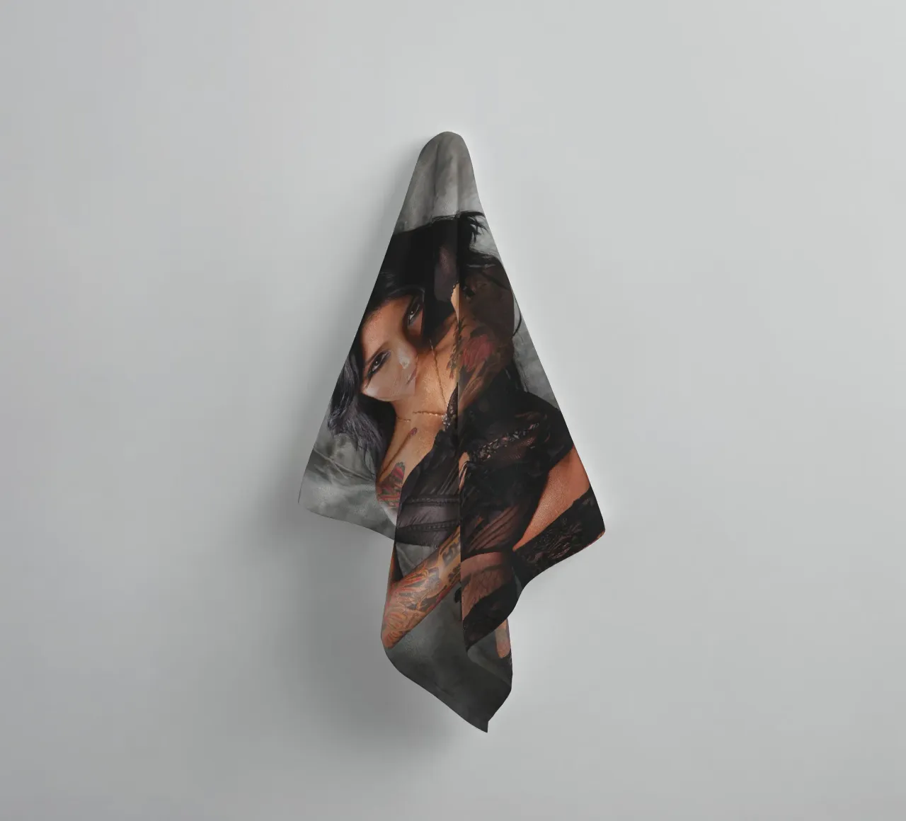 Tatuaggi in lingerie asciugamano da bagno da Dave Hare Photography