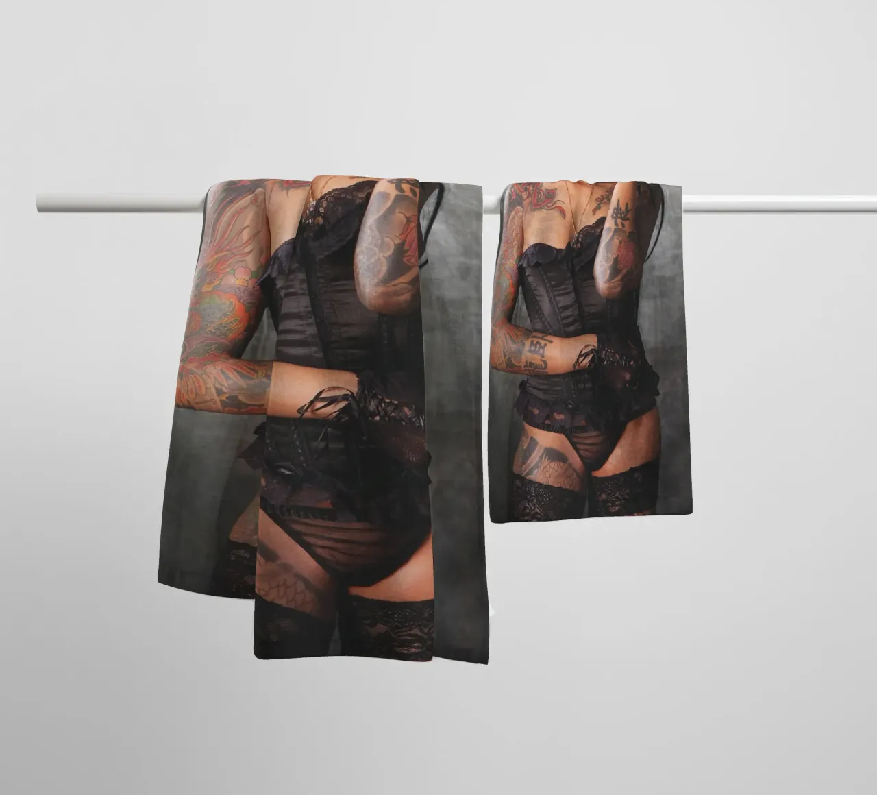 Tatuaggi in lingerie asciugamano da bagno da Dave Hare Photography