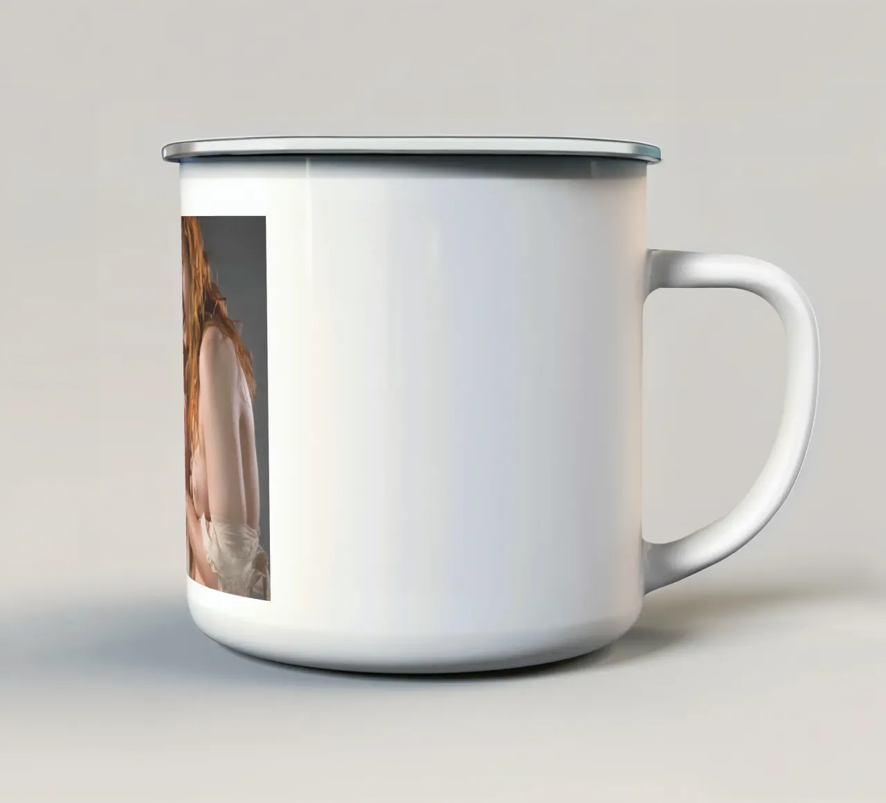 Holly tazza in smalto da Dave Hare Photography