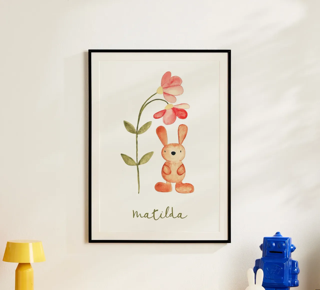 Kleiner Hase mit Blume Namensbild poster con telaio in plastica da BAINAI KIDS