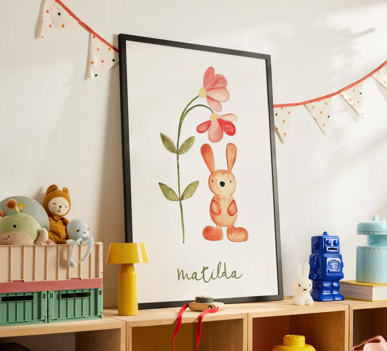 Kleiner Hase mit Blume Namensbild poster con telaio in plastica da BAINAI KIDS