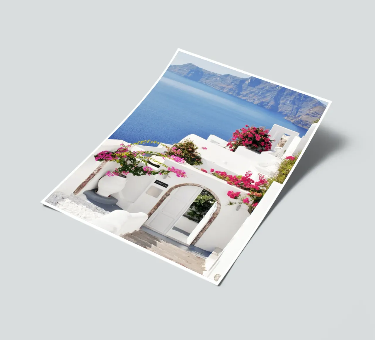 Santorin Griechenland mit Bougainvillea Blumen, Griechische Inseln Stickerbogen von TheTravelClub