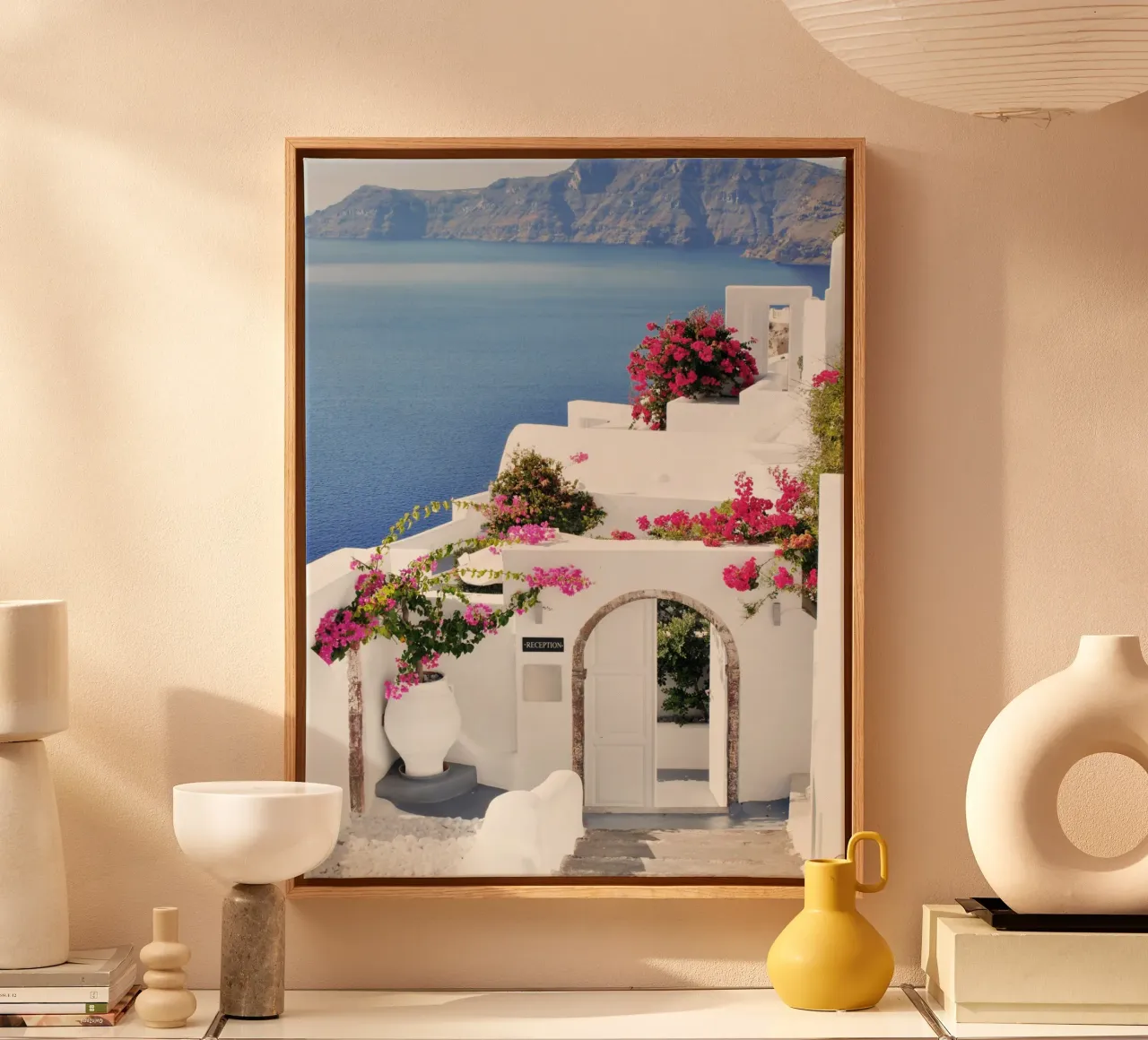 Santorini Grecia con i fiori di Bougainvillea, Isole greche tela con Cornice a cassetta da TheTravelClub