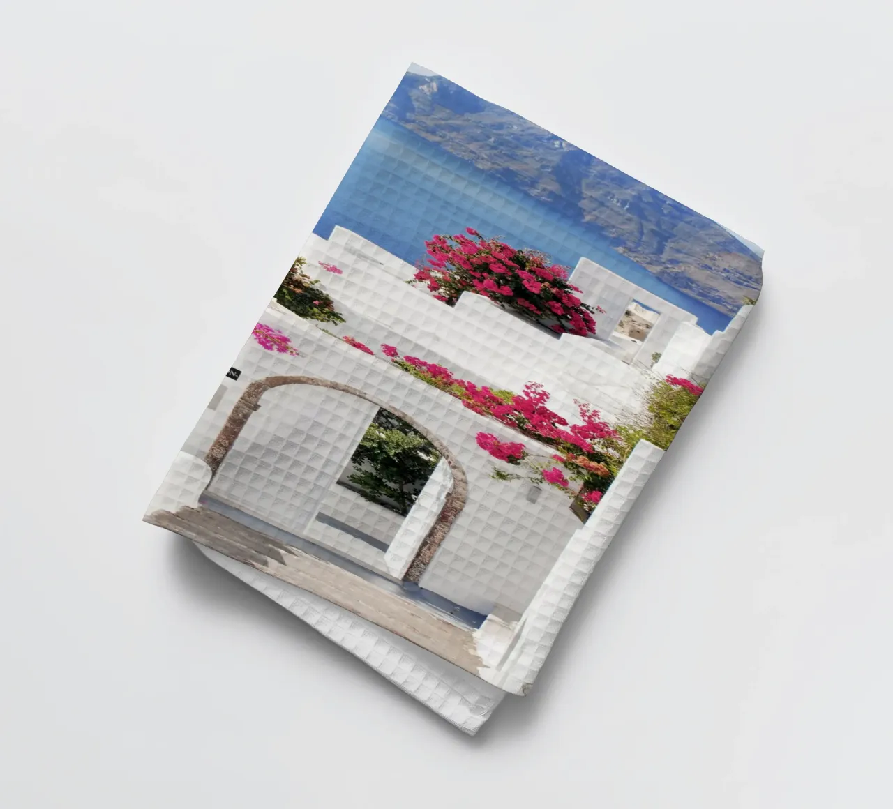 Santorini Grecia con i fiori di Bougainvillea, Isole greche canovaccio da cucina da TheTravelClub