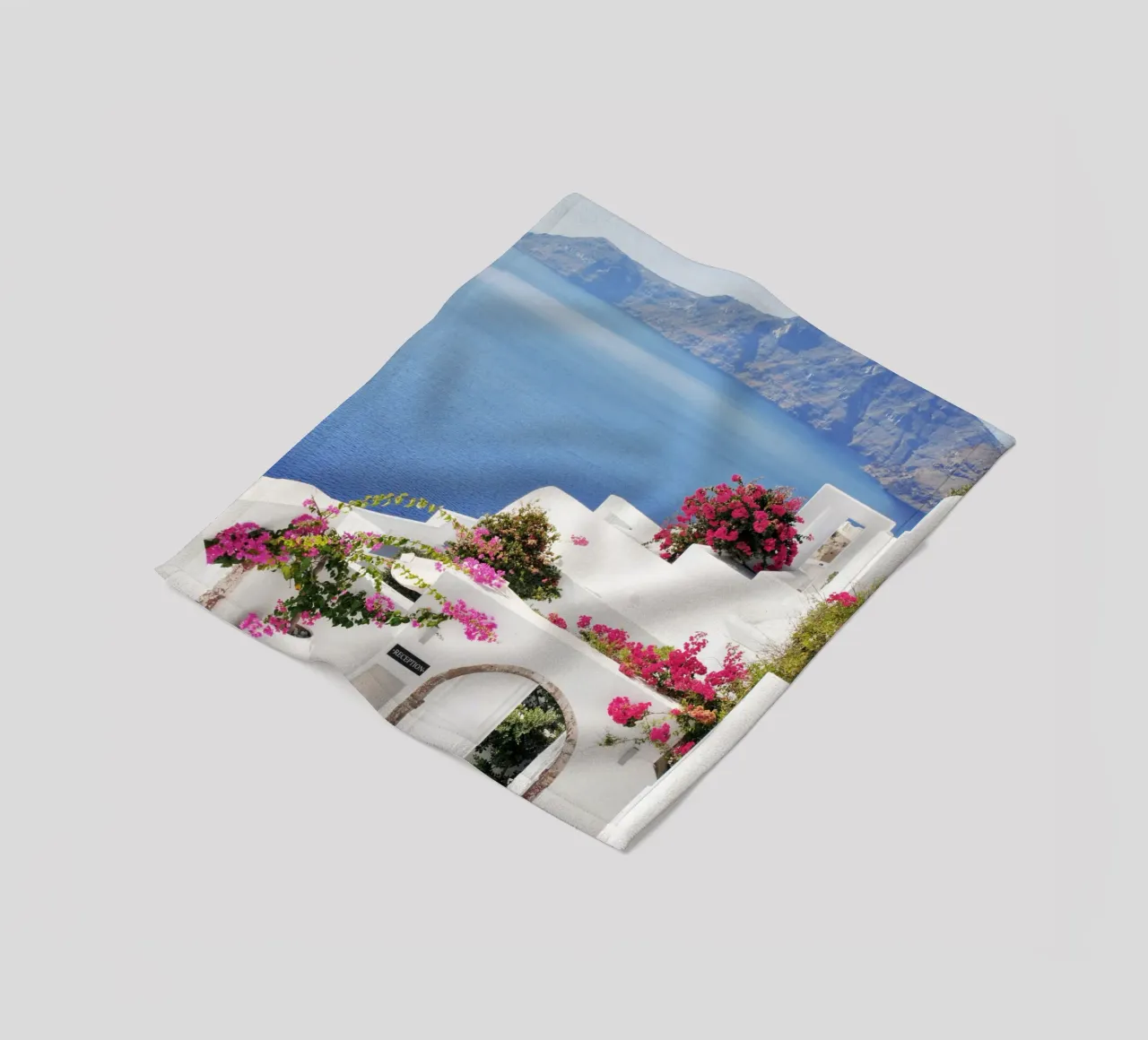 Santorini Grecia con i fiori di Bougainvillea, Isole greche coperta in pile da TheTravelClub
