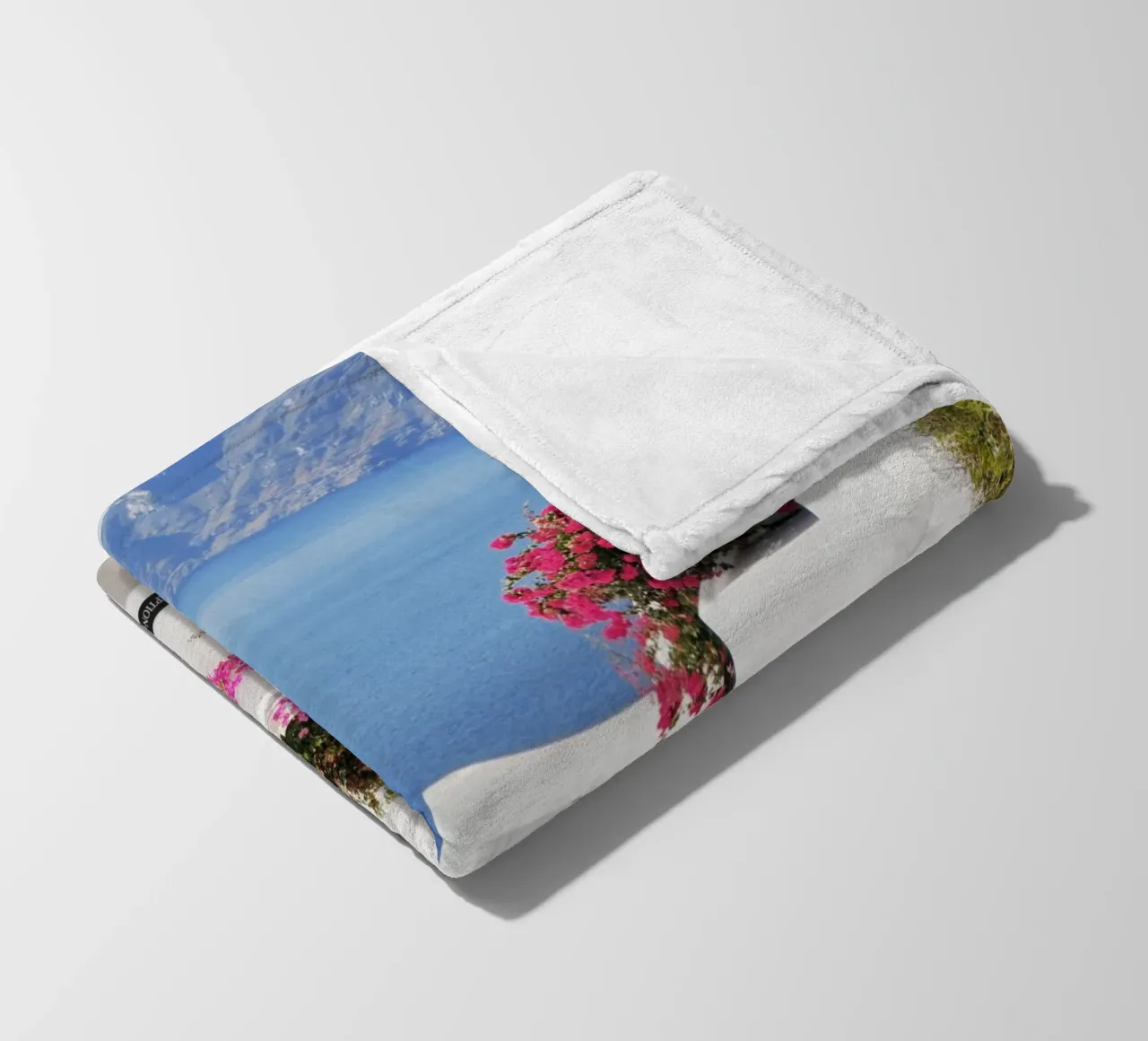 Santorini Grecia con i fiori di Bougainvillea, Isole greche coperta in pile da TheTravelClub