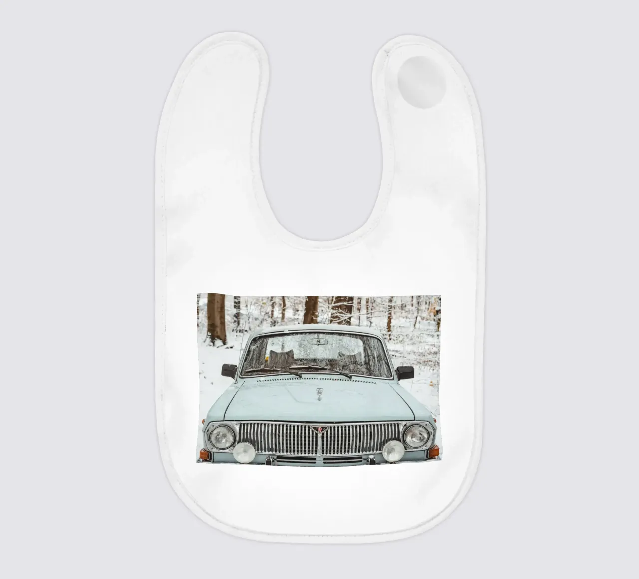Auto d'epoca nella neve - vista frontale in inverno bavaglino da Bold and Retro