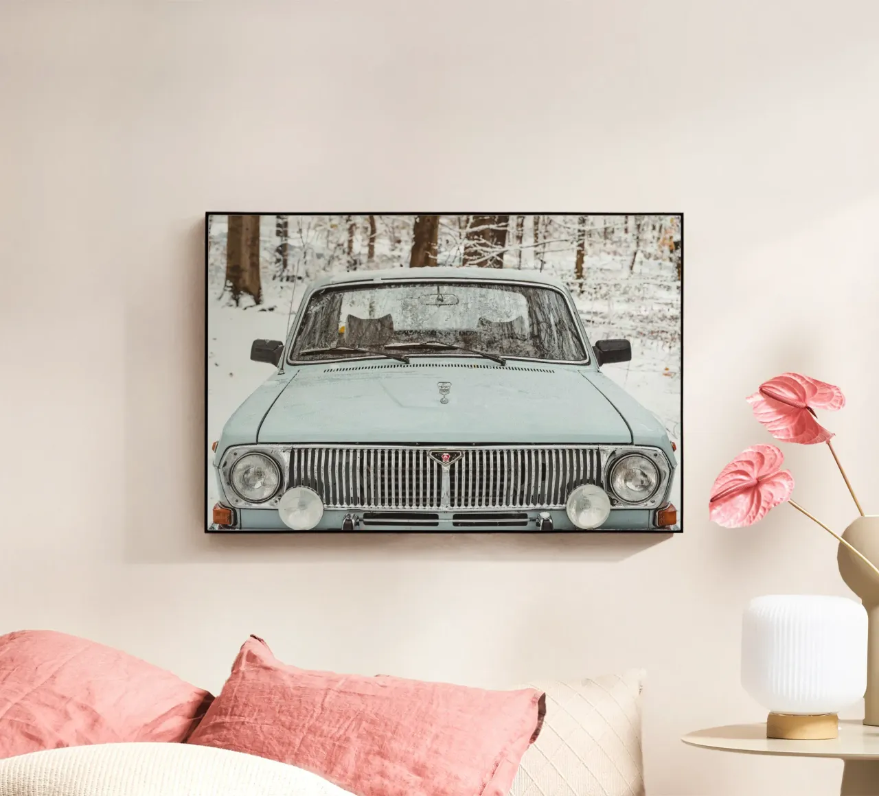Auto d'epoca nella neve - vista frontale in inverno plexiglass da Bold and Retro