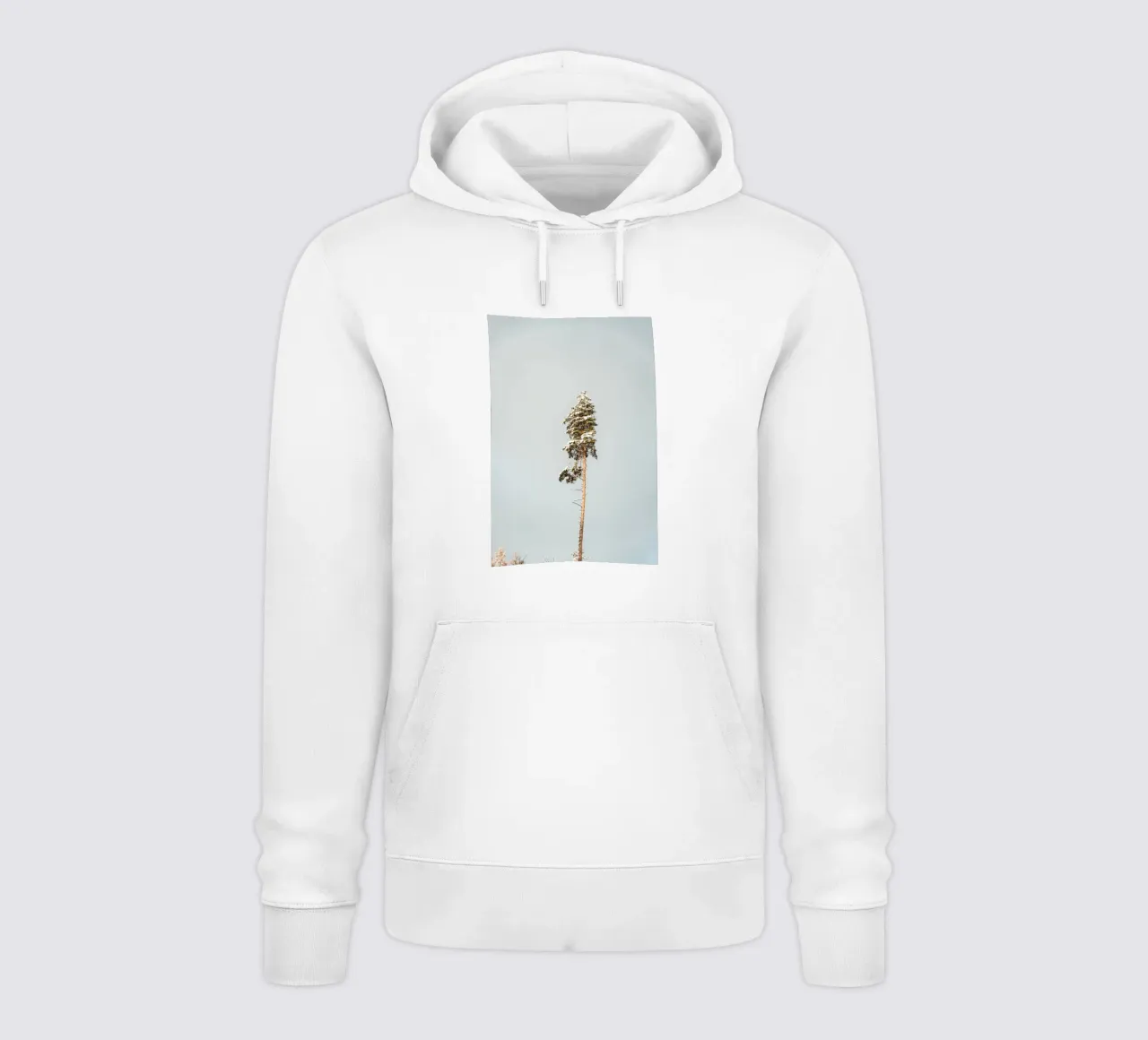 Albero innevato in inverno felpa con cappuccio da Bold and Retro