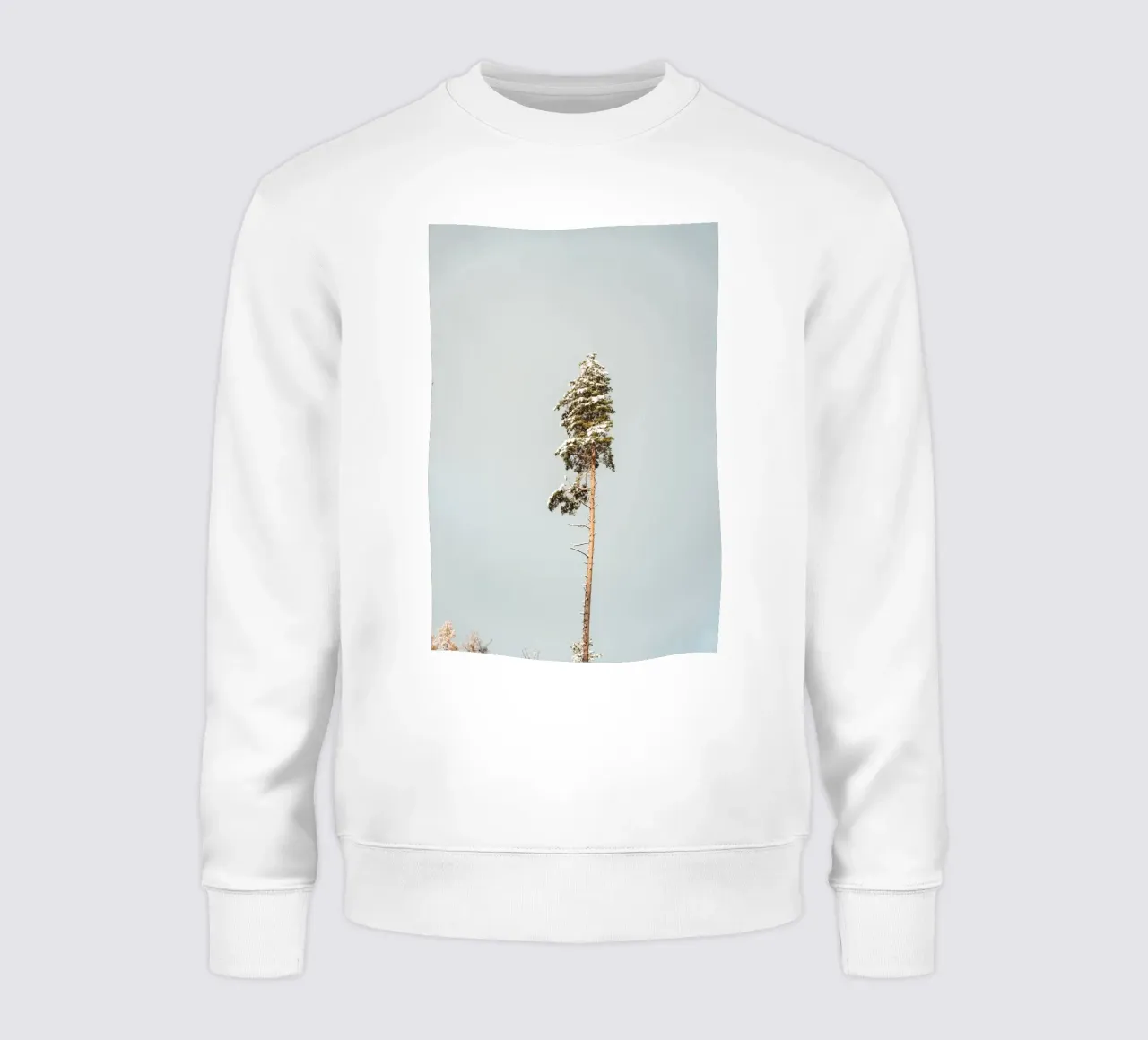 Albero innevato in inverno felpa da Bold and Retro