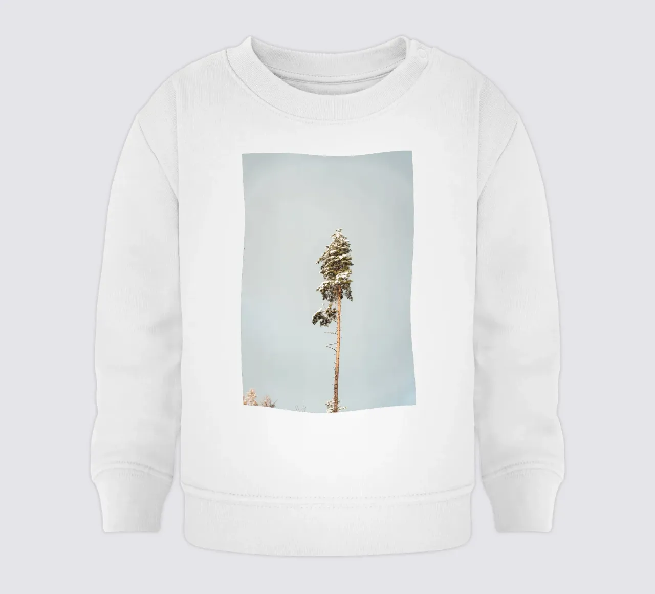 Albero innevato in inverno felpa neonato da Bold and Retro
