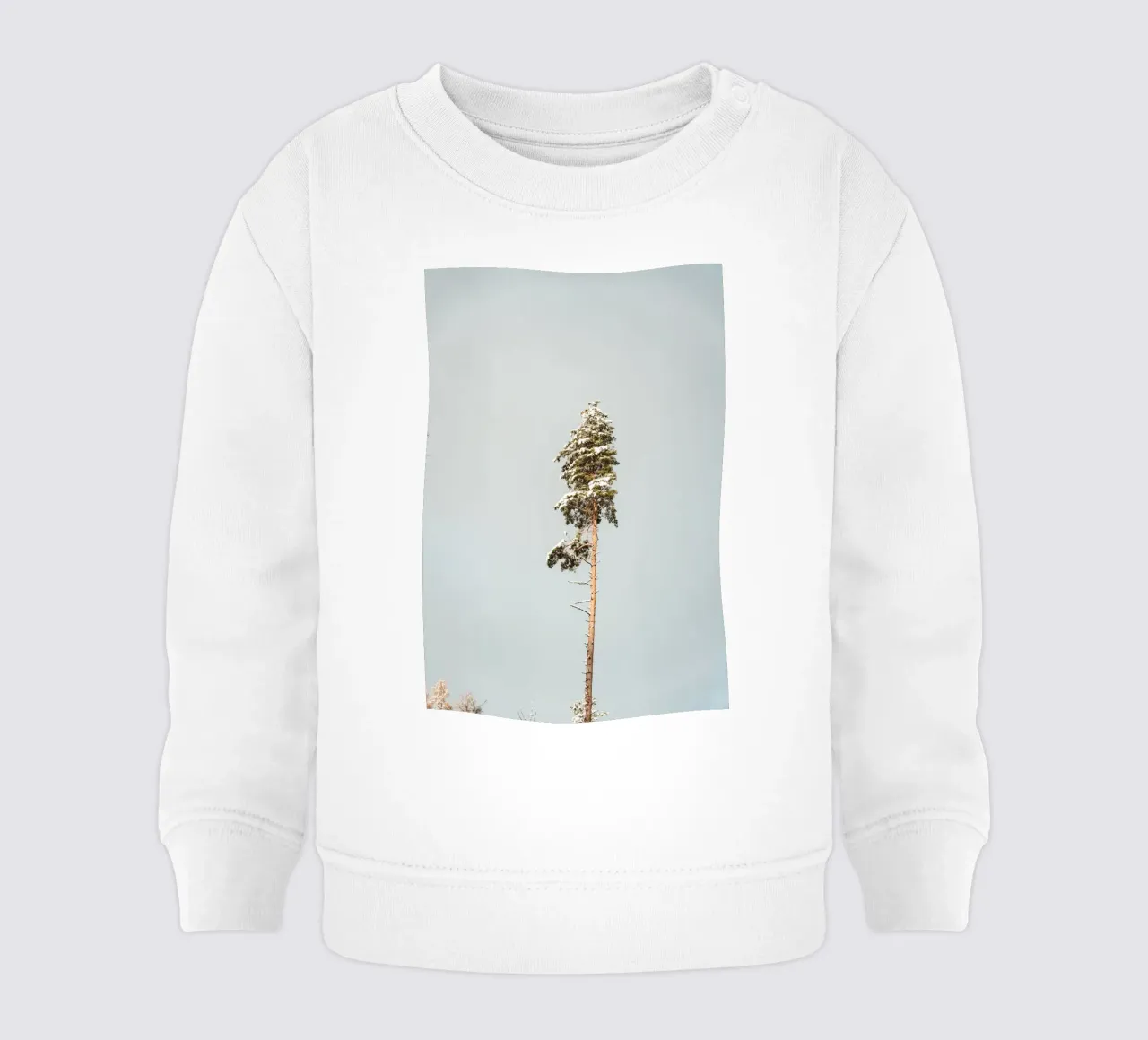 Albero innevato in inverno felpa neonato da Bold and Retro