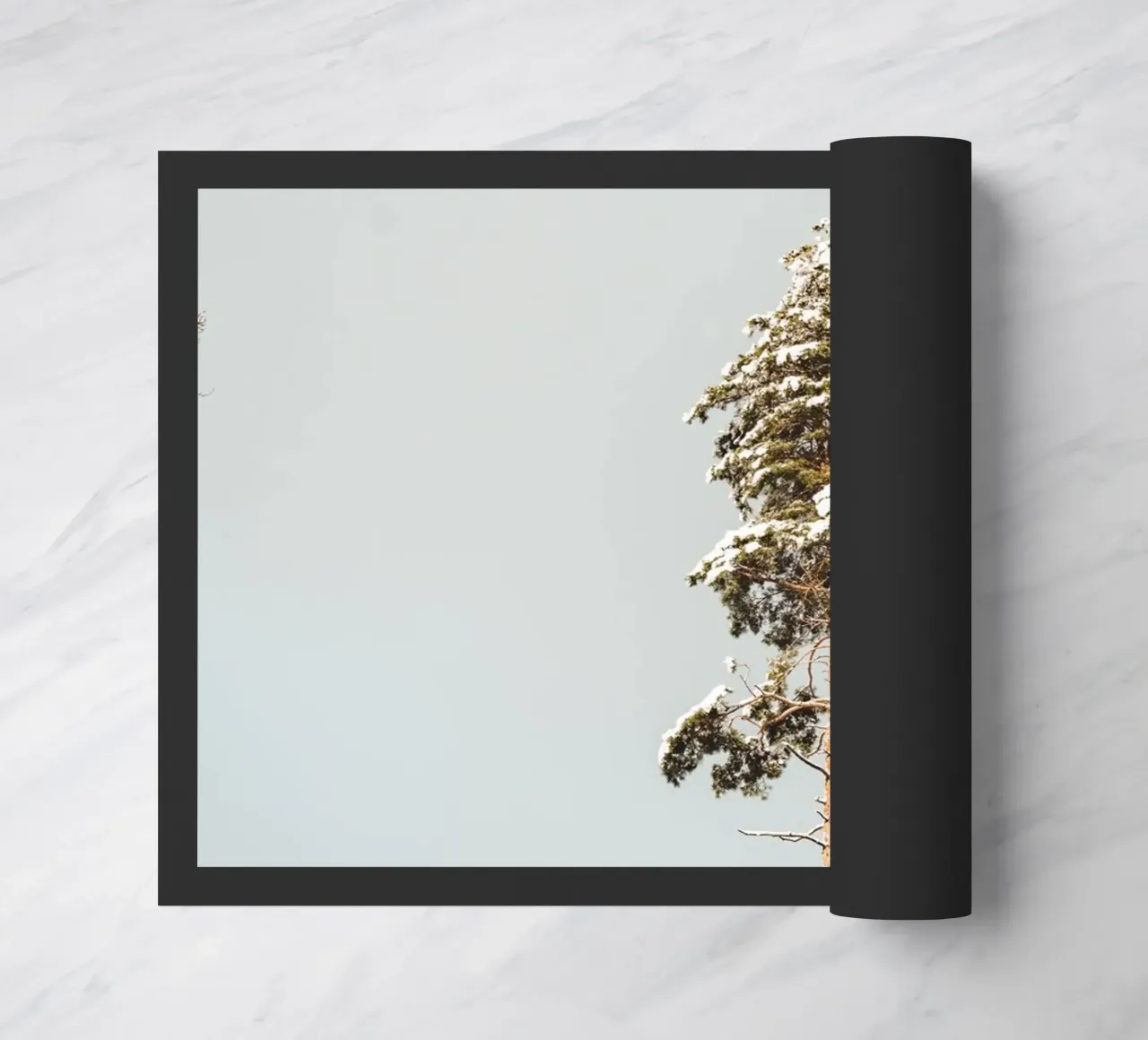 Albero innevato in inverno zerbino da Bold and Retro