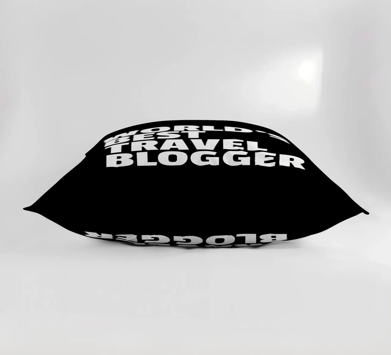 World's best travel blogger cuscino da happieeagle