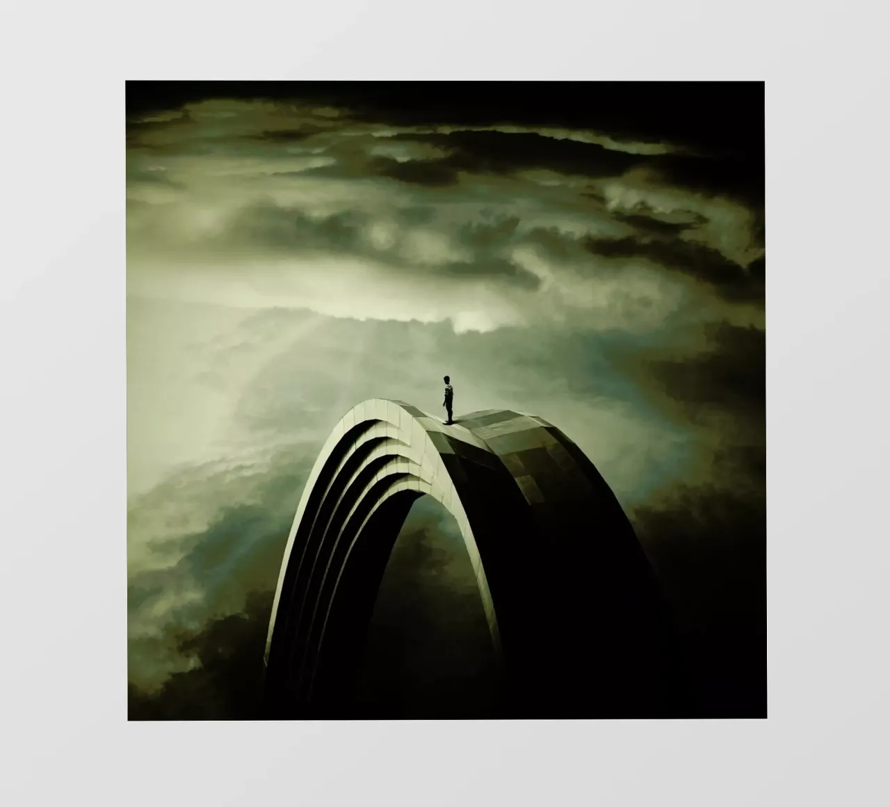 Think Twice pellicola backlit da Eugene Soloviev