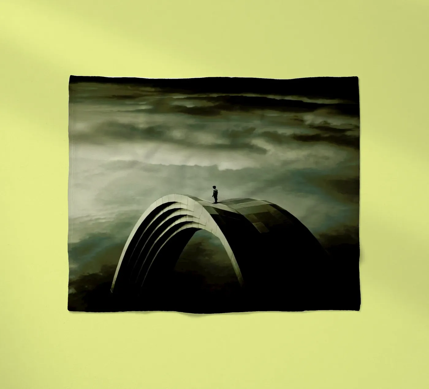 Think Twice Fleecedecke von Eugene Soloviev