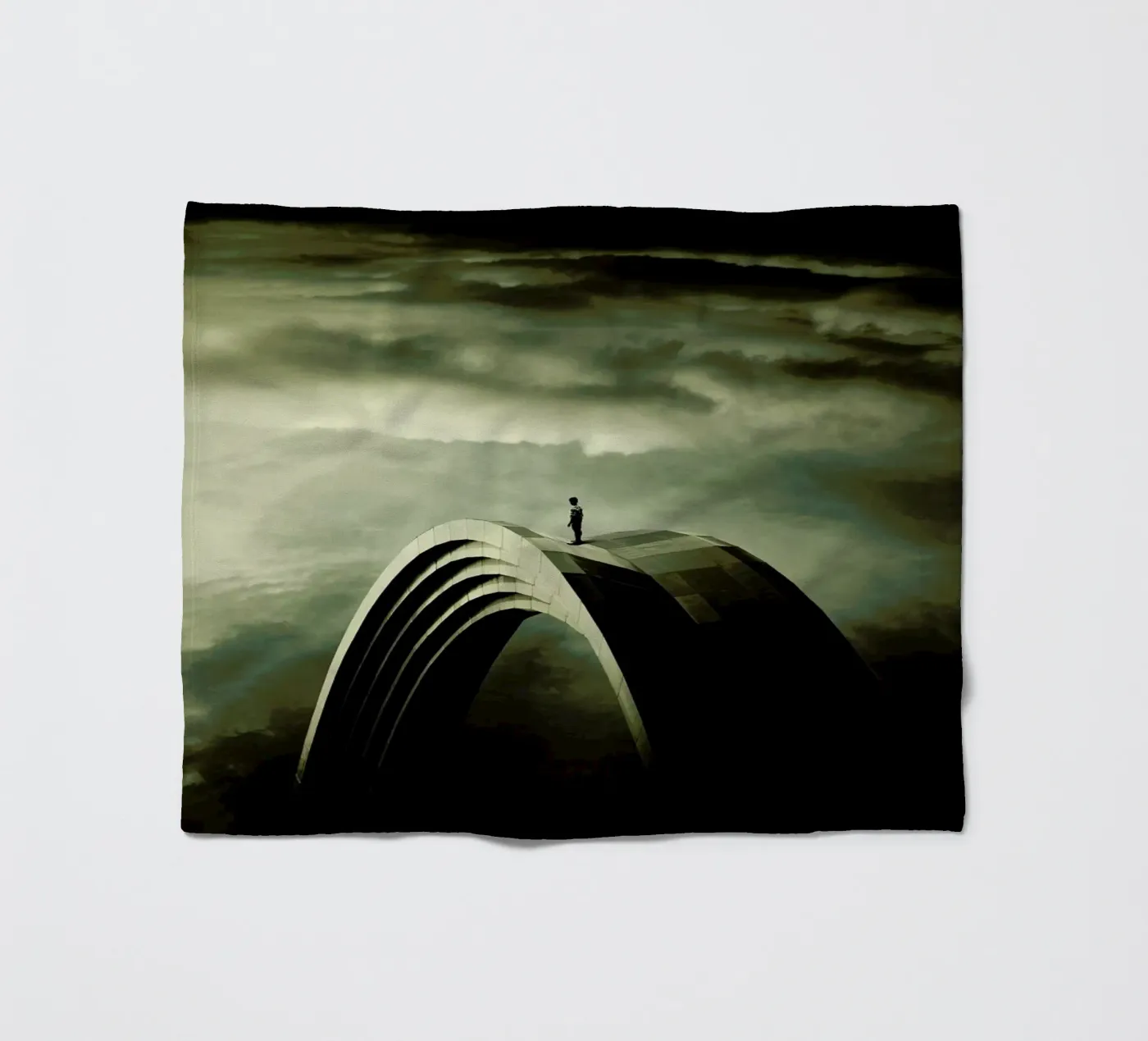 Think Twice Fleecedecke von Eugene Soloviev
