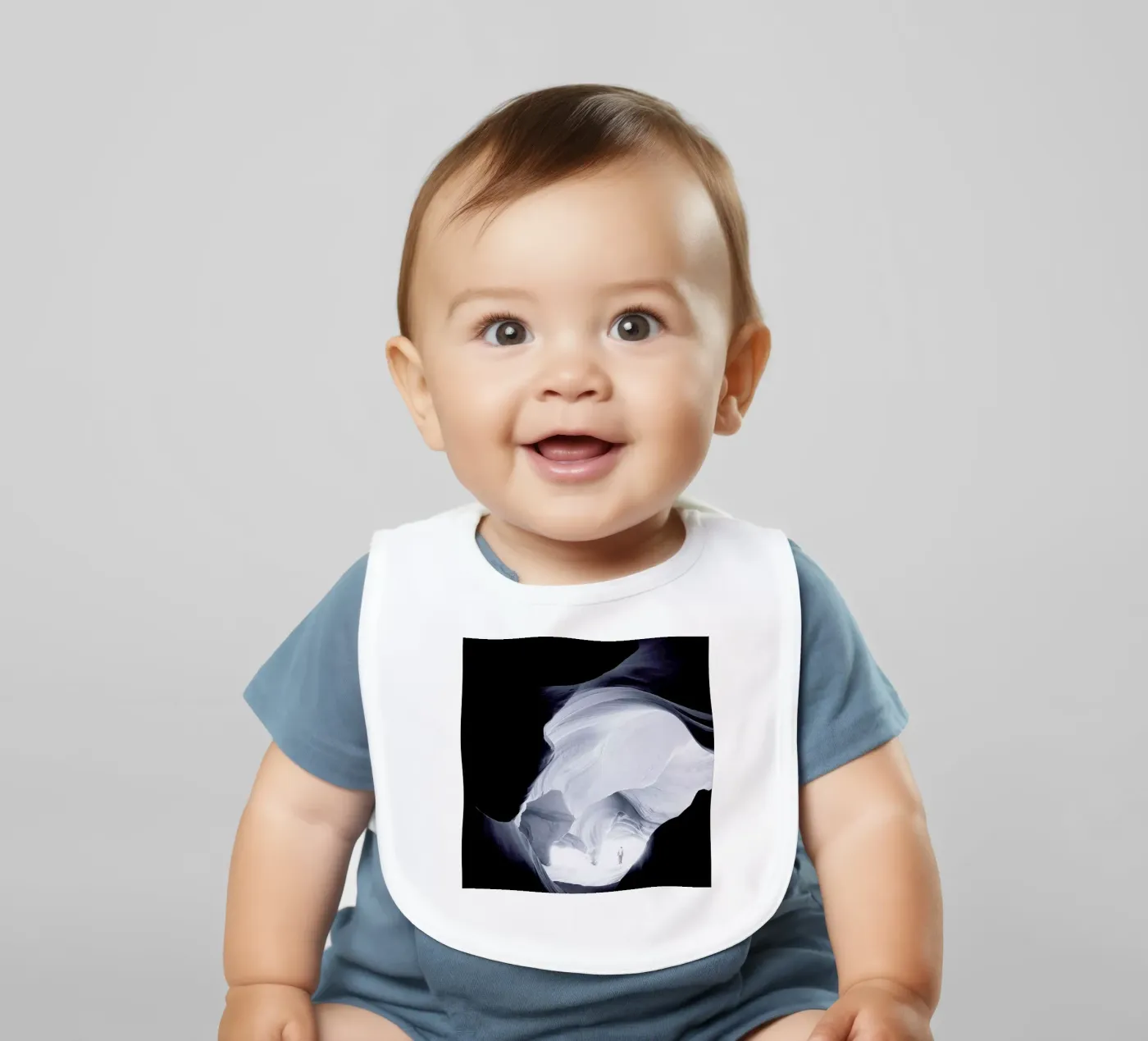 Shudder baby slabbetje van Eugene Soloviev