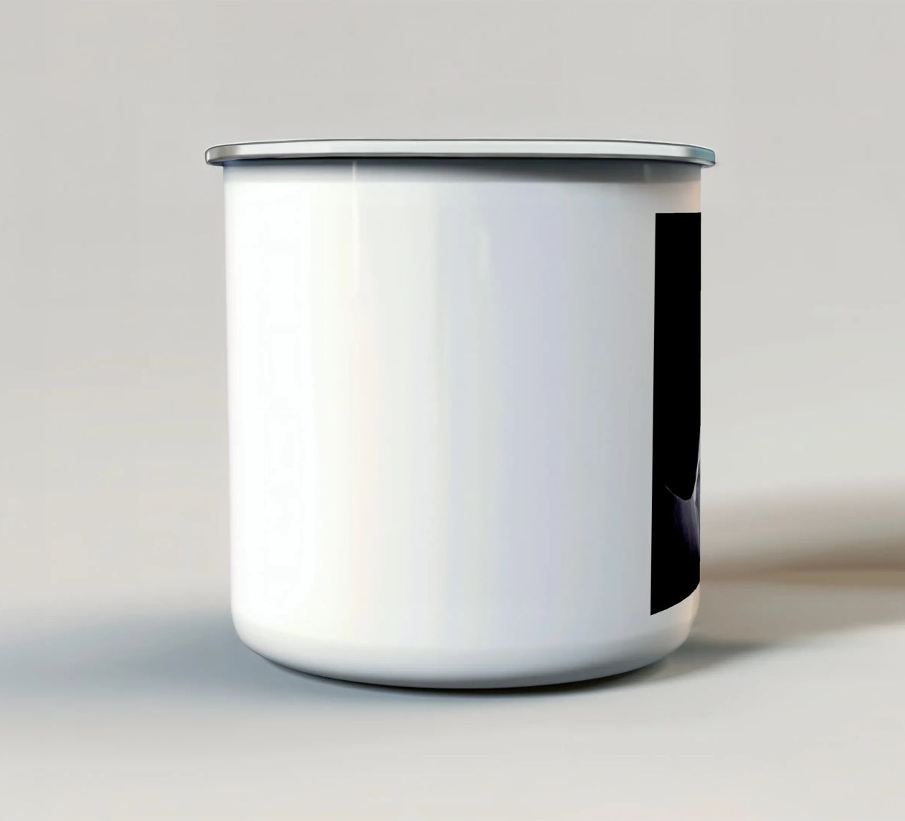 Shudder tazza in smalto da Eugene Soloviev