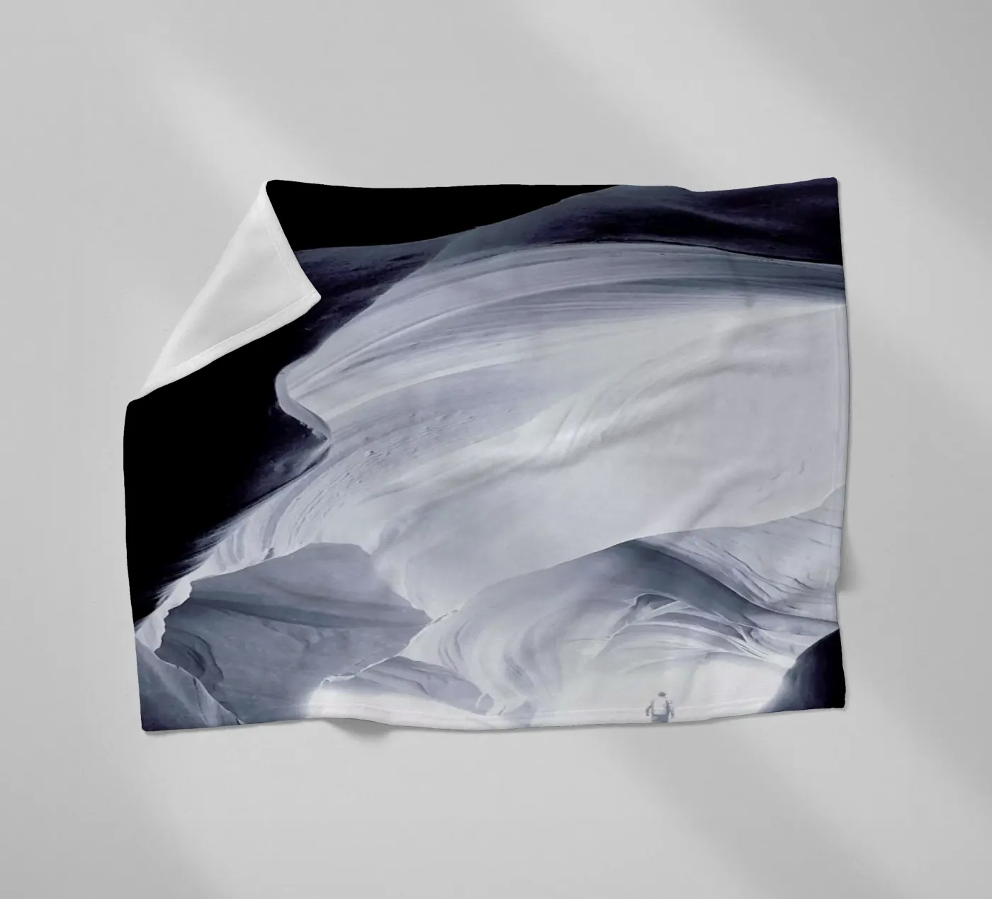 Shudder Fleecedecke von Eugene Soloviev