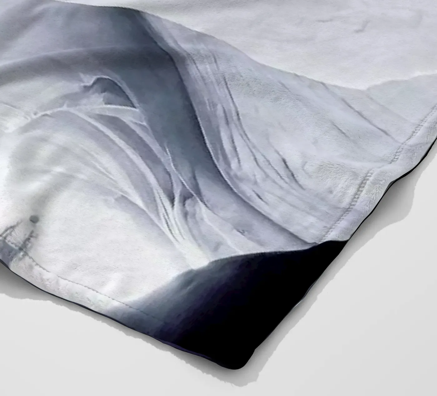 Shudder Fleecedecke von Eugene Soloviev