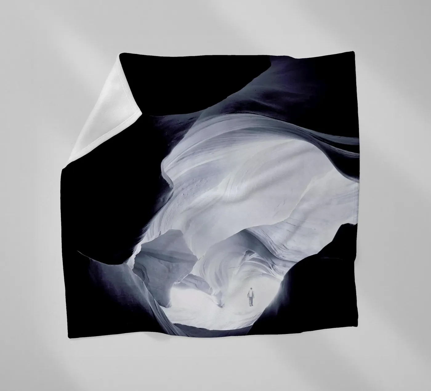 Shudder Fleecedecke von Eugene Soloviev