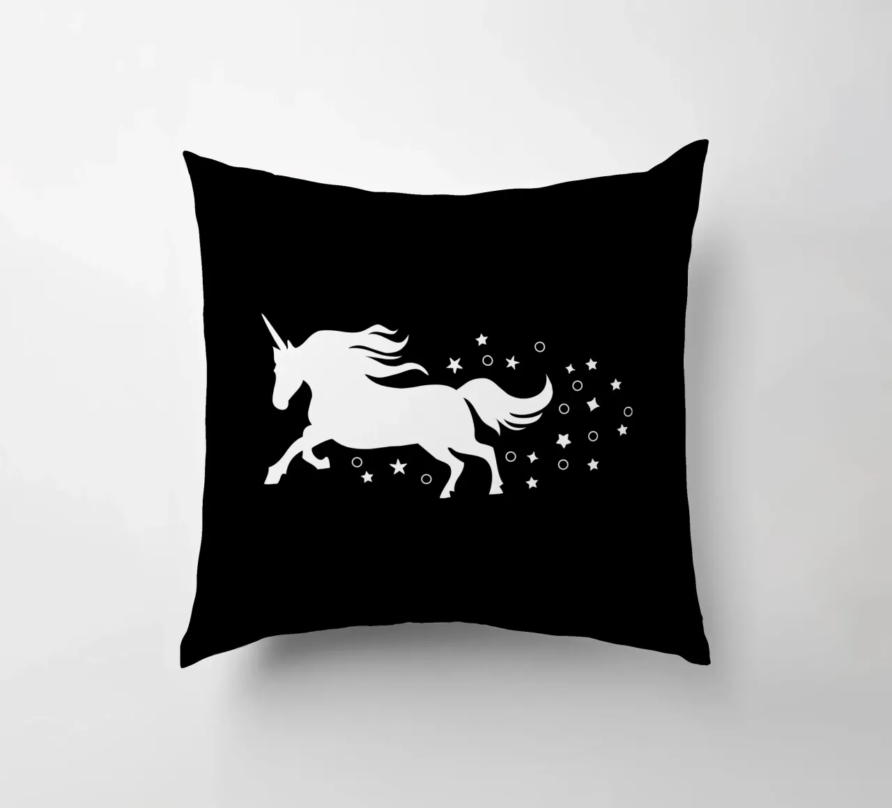 Magical running unicorn coussin de happieeagle