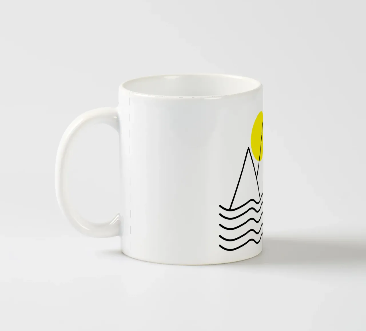 Mountains by the sea tazza in ceramica da happieeagle